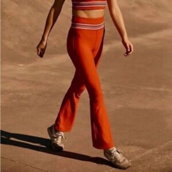 NWT Free People FP Movement Hard To Forget Red Ribbed Flare Leg SIZE MEDIUM - Picture 1 of 7